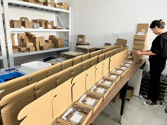 Amplificatore di segnale bidirezionale da drone da 36 dBm per clienti e ingegneri